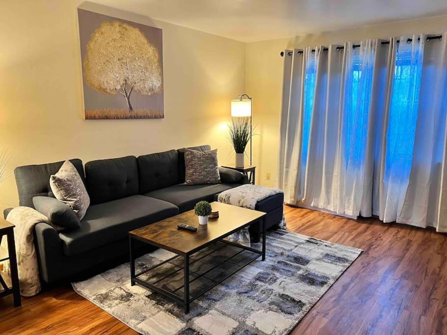 Beautiful 2Br Apartment. Black-Out Curtains ピオリア エクステリア 写真
