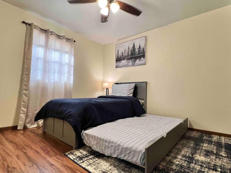 Beautiful 2Br Apartment. Black-Out Curtains ピオリア エクステリア 写真