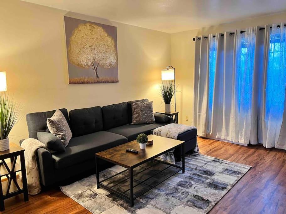 Beautiful 2Br Apartment. Black-Out Curtains ピオリア エクステリア 写真