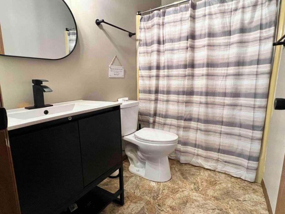Beautiful 2Br Apartment. Black-Out Curtains ピオリア エクステリア 写真